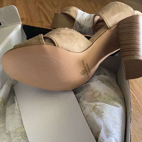 New Ankle strap heels - Picture 3 of 3